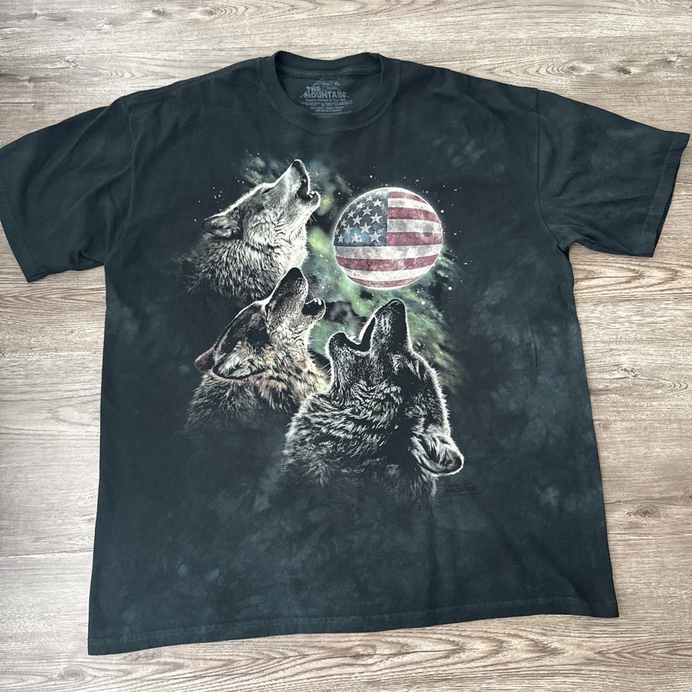 The Mountain T-Shirt Mens XL Three Wolf Moon American Flag Tie Dye USA Nature